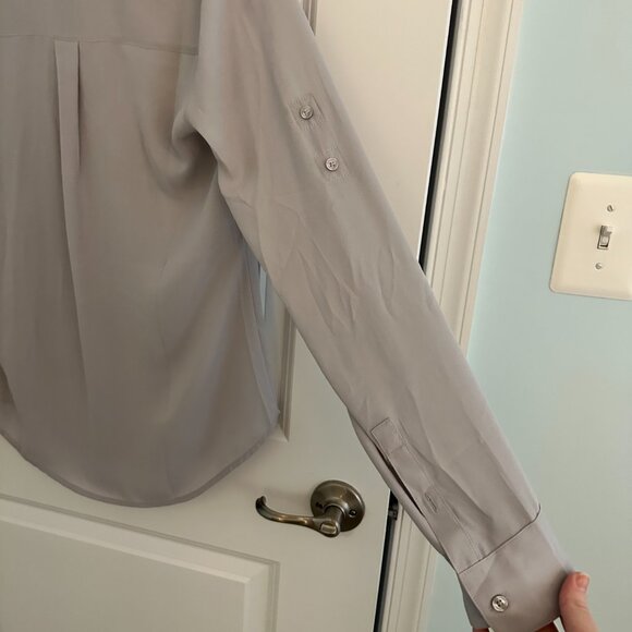 NWT Express Light Gray Slim Fit Portofino Blouse - XS - Picture 5 of 5